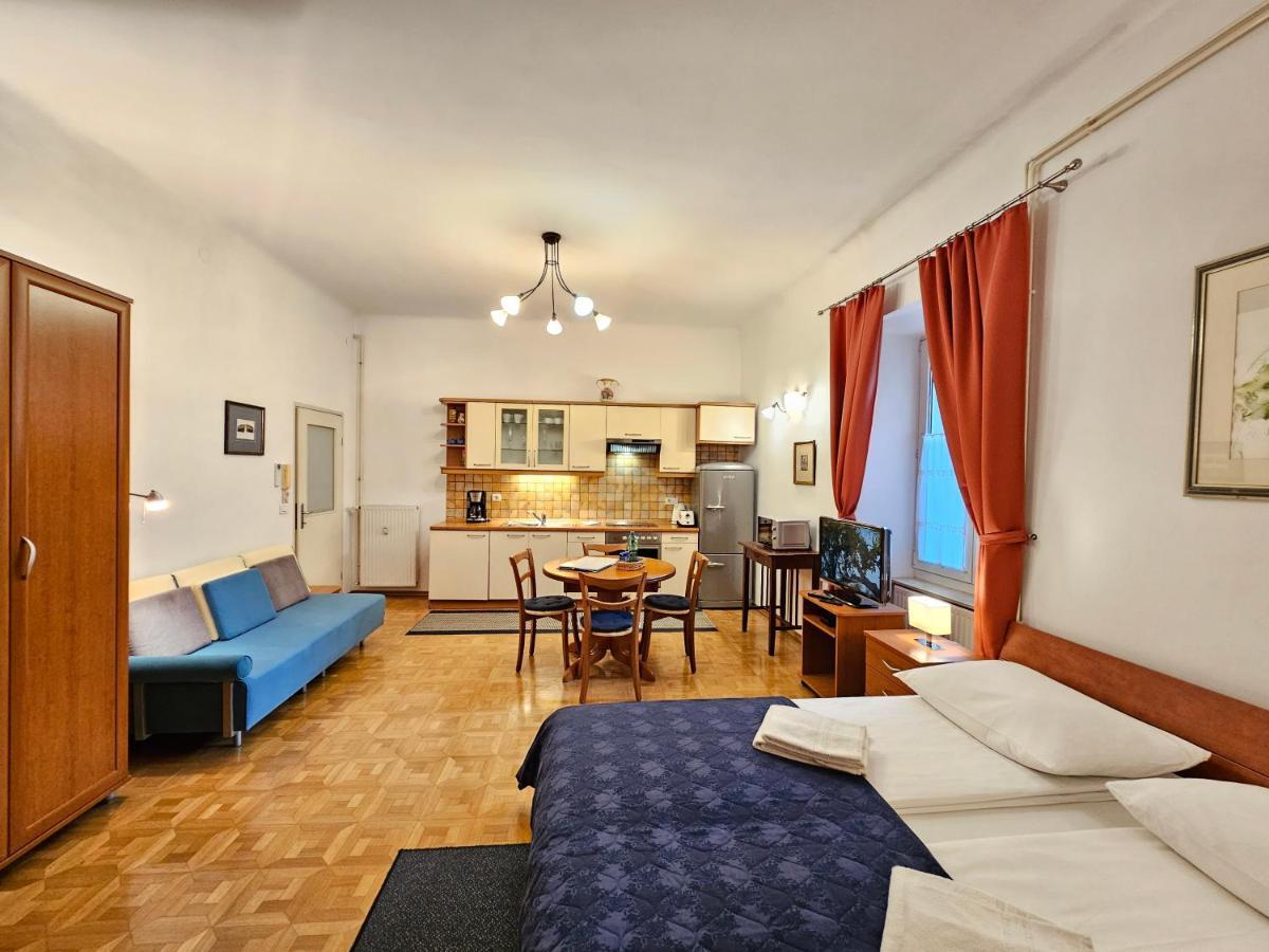 Spacious Central Studio Nika 2 Tour As ليوبليانا المظهر الخارجي الصورة